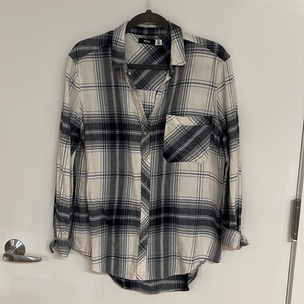 Urban Outfitters Blue and White Button Up Flannel- Size Medium